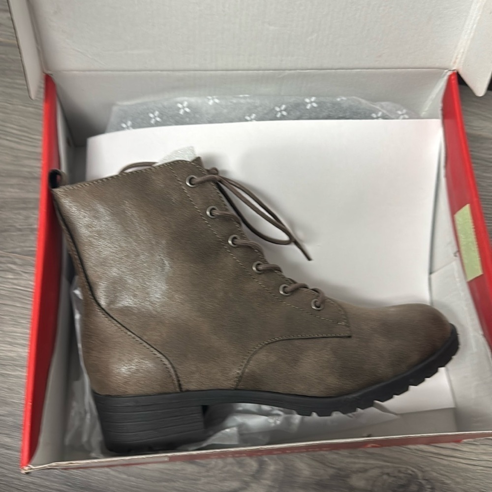 Sun + Stone Frannie Lug Sole Combat Booties - Picture 2 of 5